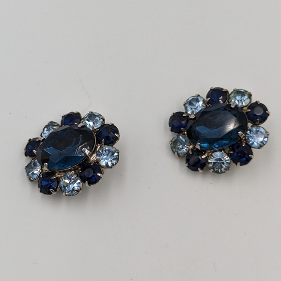 Glass Rhinestones Clip On Earrings London Blue/Light Blue Color Silver Tone VTG - Picture 2 of 12